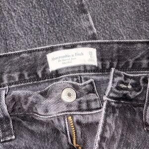 Abercrombie & Fitch Mid Rise Barrel Jean